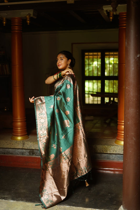 GREEN PURE SOFT SILK SAREE WITH TWIRLING BLOUSE PIECE