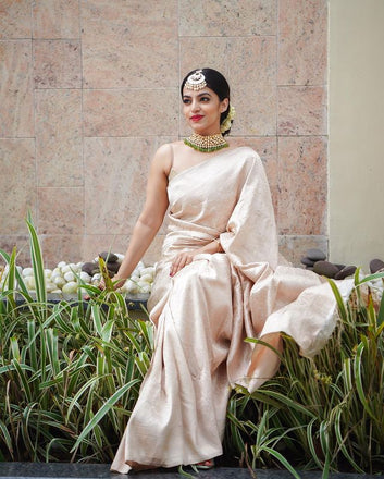 STARING OFF WHITE PURE SOFT SILK SAREE WITH TEMPTING BLOUSE PIECE