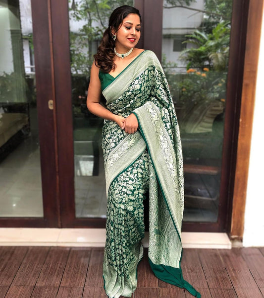 SNAZZY GREEN PURE SOFT SILK SAREE WITH CONFOUNDING BLOUSE PIECE