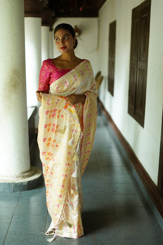 WHITE PURE SOFT SILK SAREE WITH TWIRLING BLOUSE PIECE