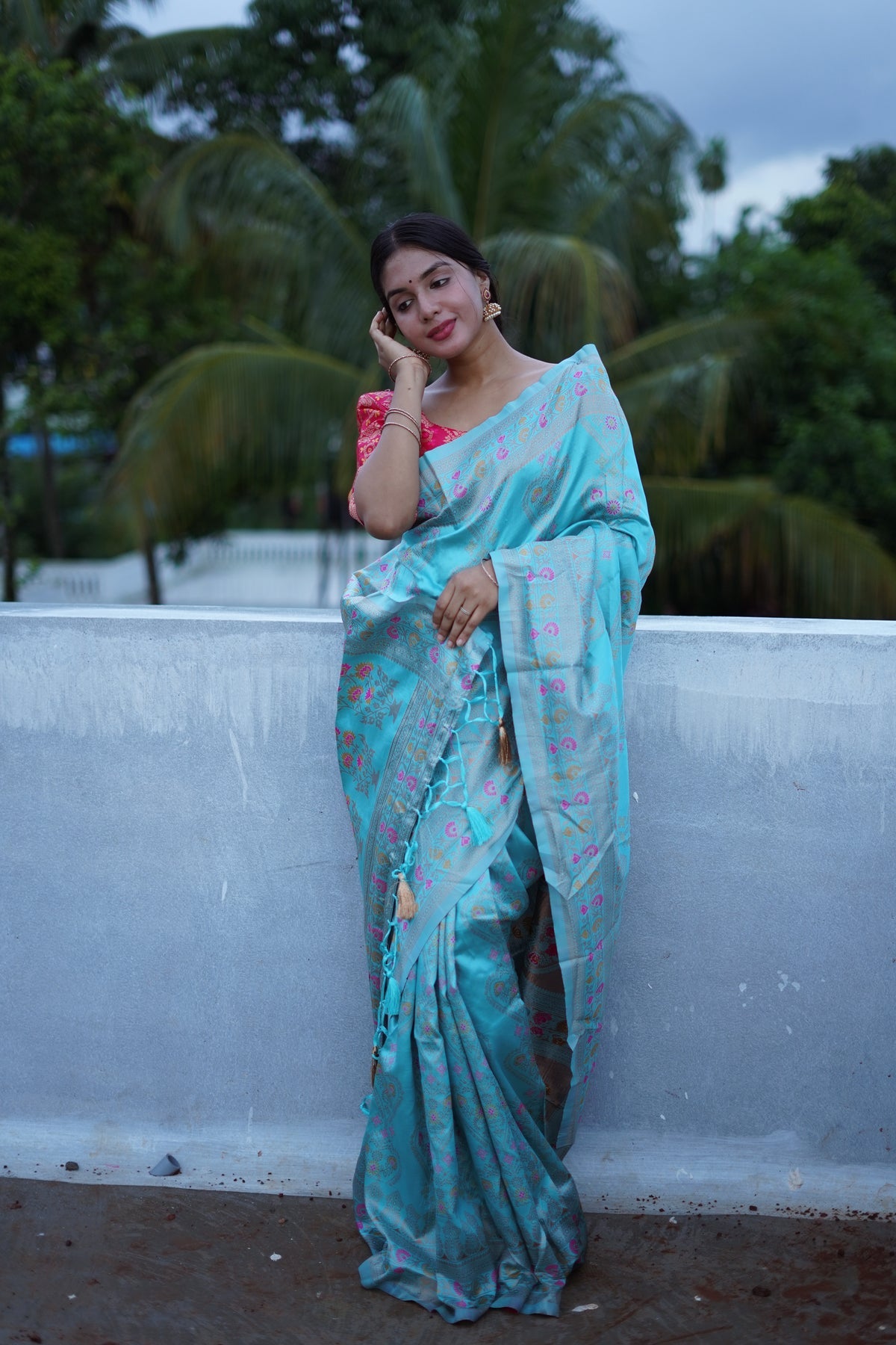 TURQUOISE PURE SOFT SILK SAREE WITH TWIRLING BLOUSE PIECE