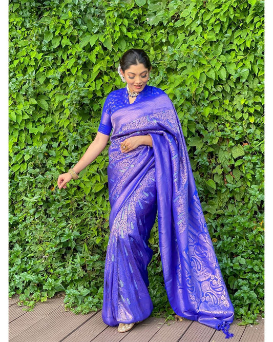 SYMMETRICAL BLUE PURE SOFT SILK SAREE WITH ENGROSSING BLOUSE PIECE