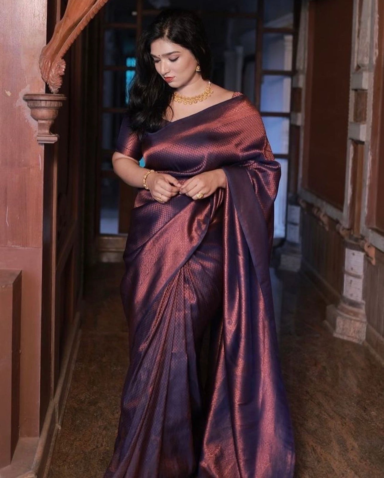 SNAZZY NAVY BLUE PURE SOFT SILK SAREE WITH CONFOUNDING BLOUSE PIECE