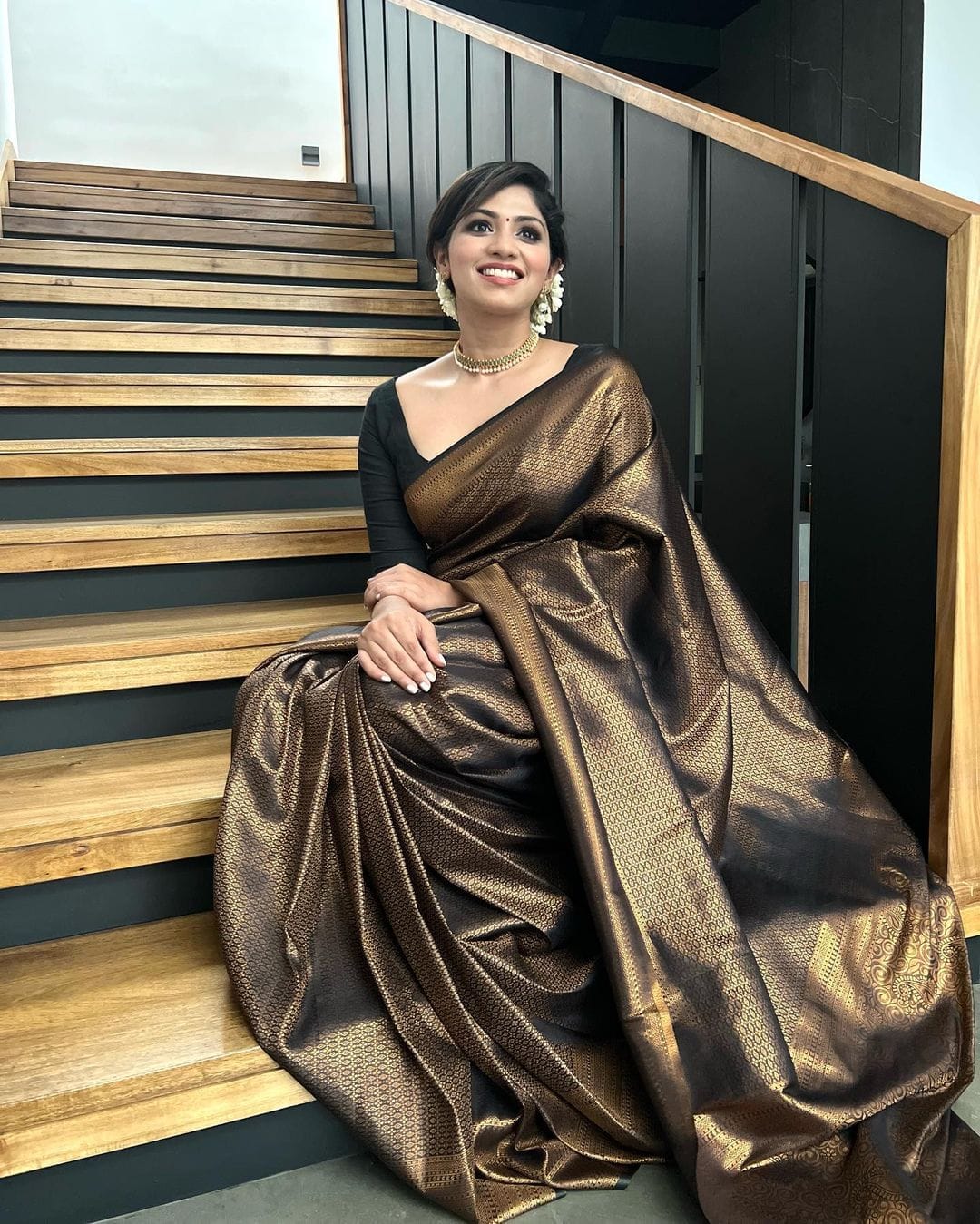 BLACK PURE SOFT SILK SAREE WEAVED WITH COPPER ZARI COMES WITH TEMPTING HEAVY BROCADE BLOUSE PIECE