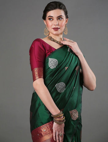 Desuetude Green Soft Silk Saree With Assemblage Blouse Piece