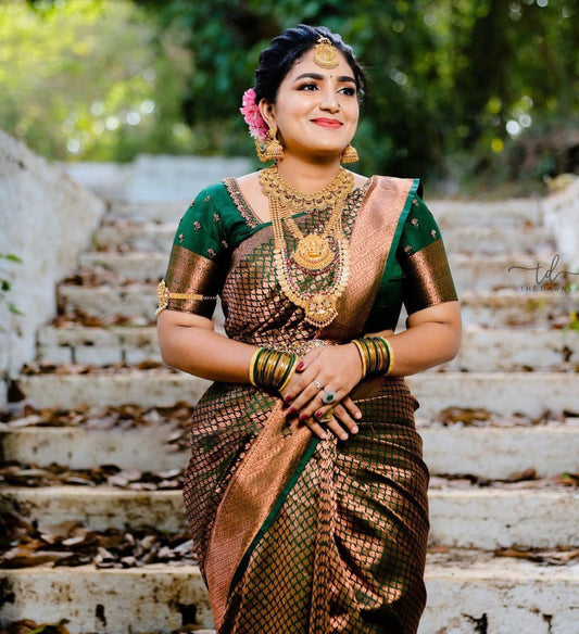 Snappy Dark Green Soft Silk Saree With Unequalled Blouse Piece