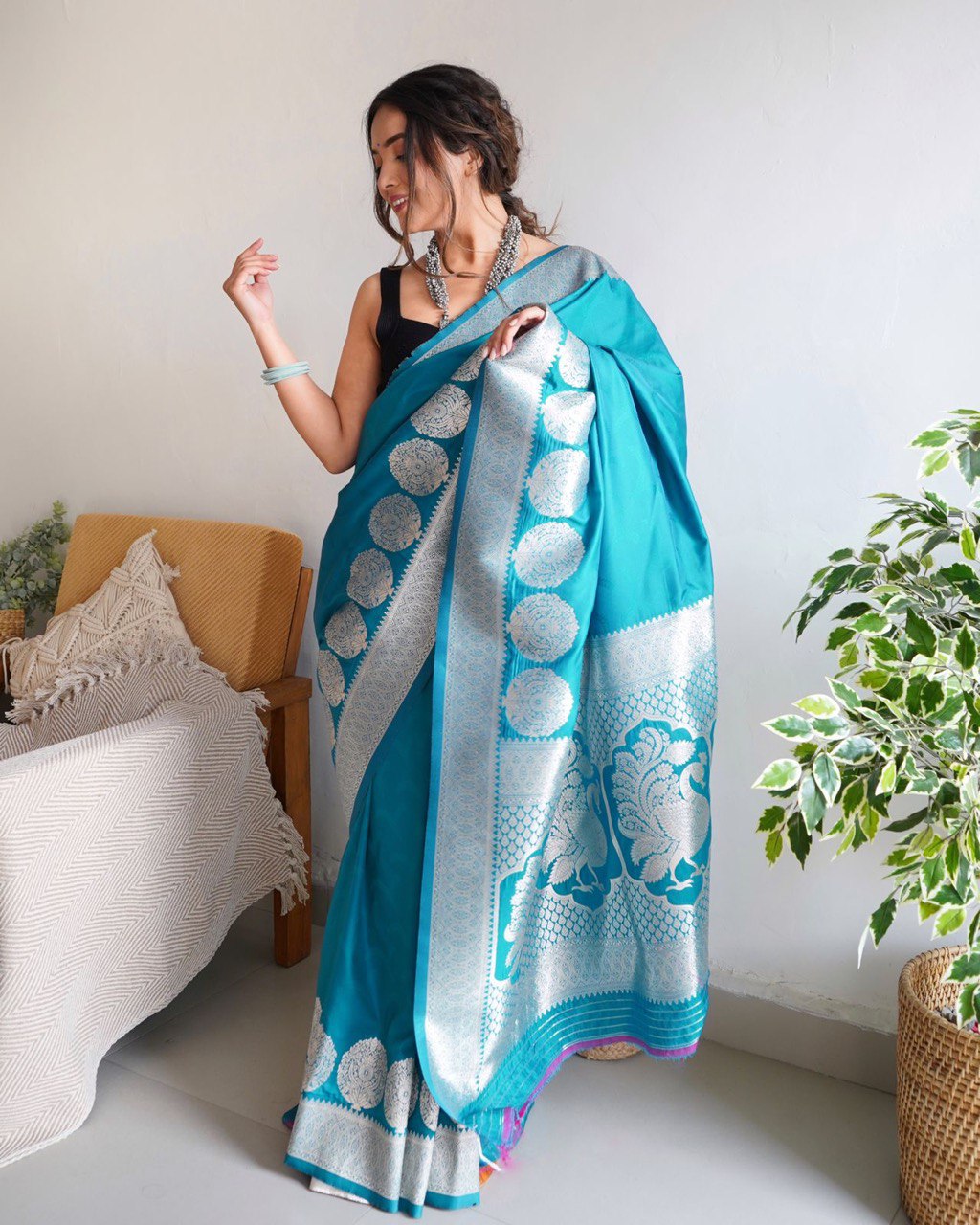 Classy Firozi Soft Silk Saree With Glowing Blouse Piece