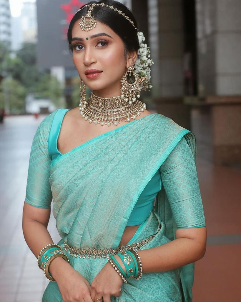 Majesty Firozi Soft Silk Saree With Fairytale Blouse Piece