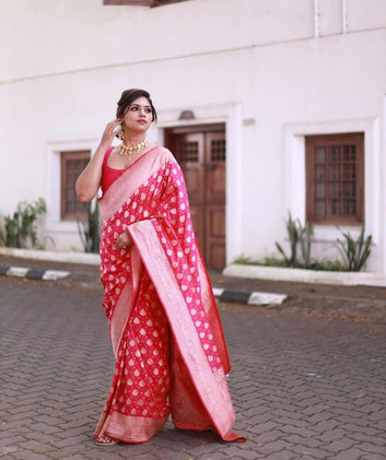 Luxuriant Red Soft Silk Saree With Amiable Blouse Piece