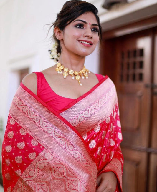 Luxuriant Red Soft Silk Saree With Amiable Blouse Piece