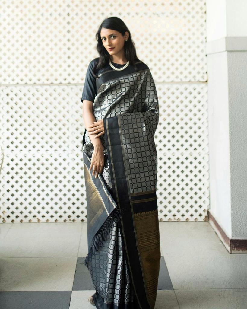 Trendy Black Soft Silk Saree With Capricious Blouse Piece