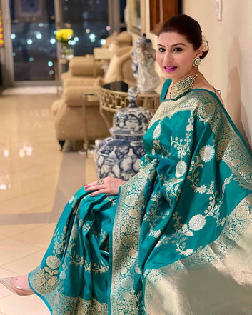 Stylish Green Soft Banarasi Silk Saree With Impressive Blouse Piece