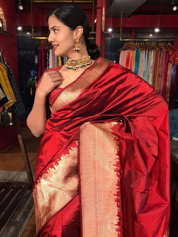 Dazzling Red Soft Silk Saree With Pretty Blouse Piece