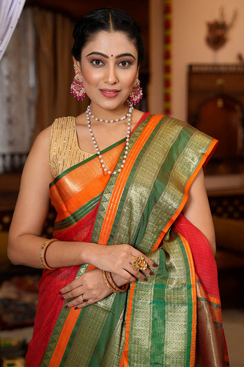 Symmetrical Red Soft Silk Saree With Amiable Blouse Piece
