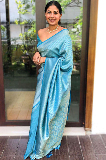 Deserving Firozi Soft Silk Saree with Comely Blouse Piece