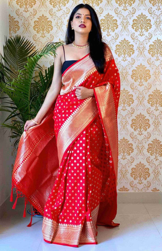 Gratifying Red Soft Banarasi Silk Saree With Glowing Blouse Piece